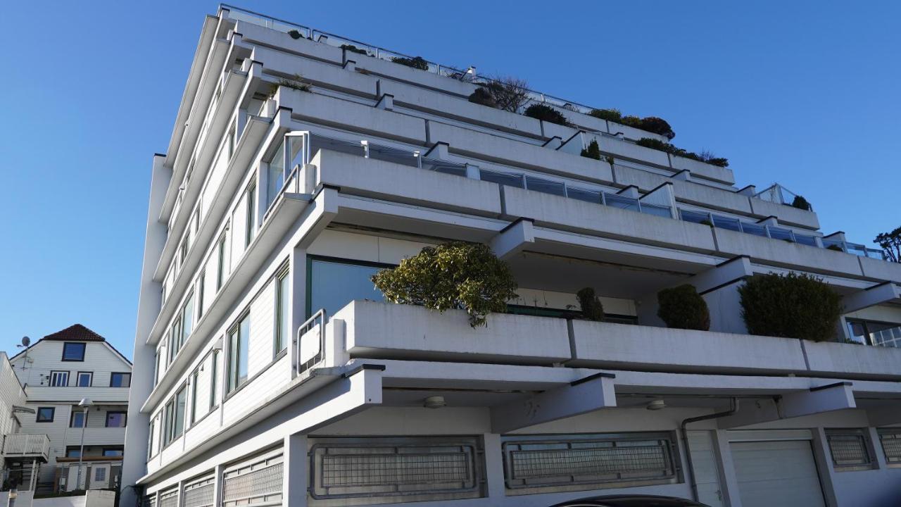 In - With One Bedrooms And Parking In The City Of *